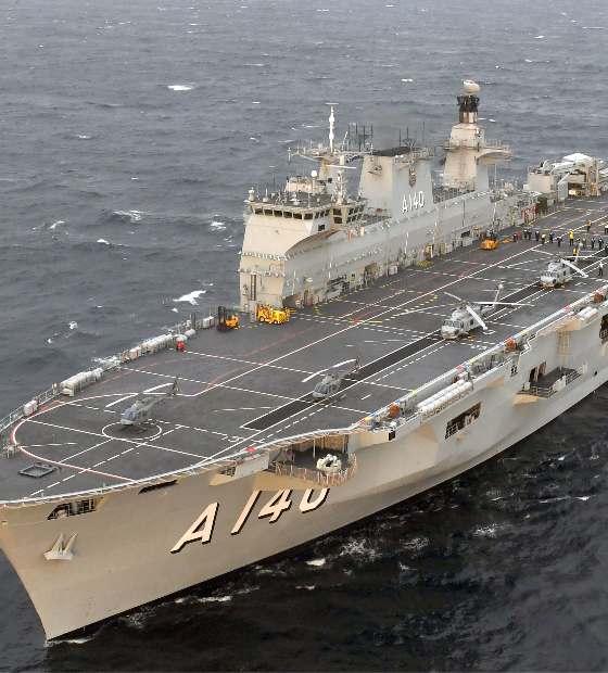 Maior navio de guerra da América Latina atraca pela primeira vez em Belém