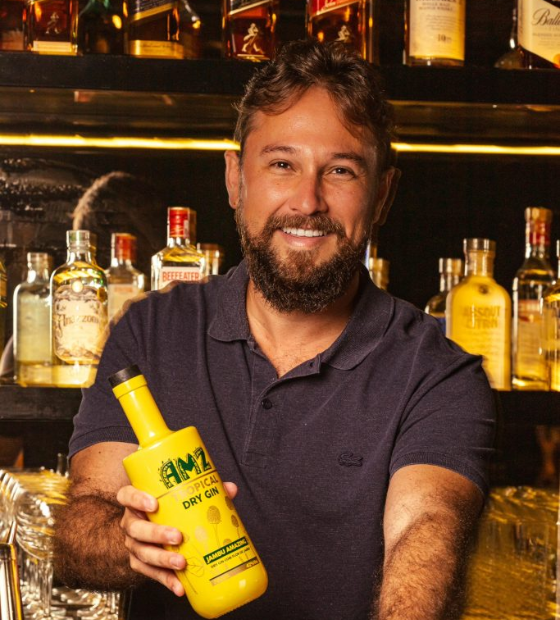 Bebida da flor de jambu fatura prata em competição na Inglaterra