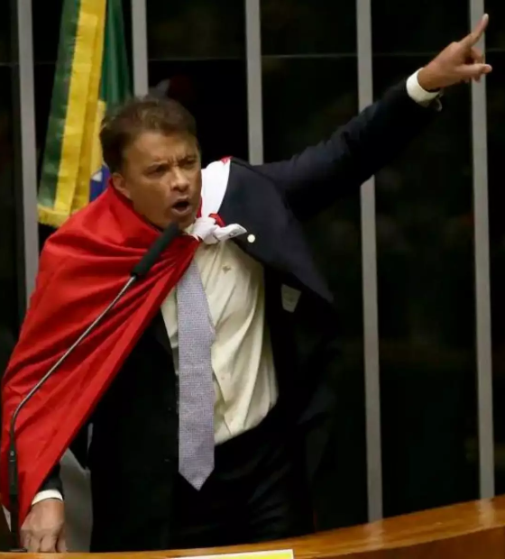 Wladimir Costa se entrega e volta para a cadeia