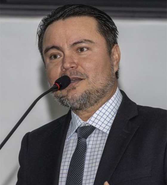 Deputado Josué Paiva agride pastor em pleno culto por criticar o 