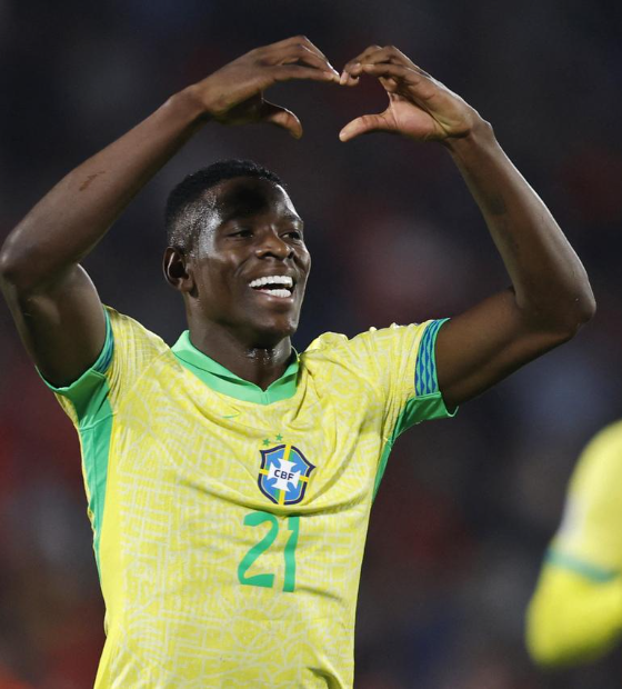 Botafoguenses salvam o Brasil, que arranca vitória suada no Chile e dá respiro a Dorival