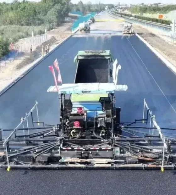 Na China, construção de estradas é coisa do futuro: 157 quilômetros, 10 máquinas, zero humanos