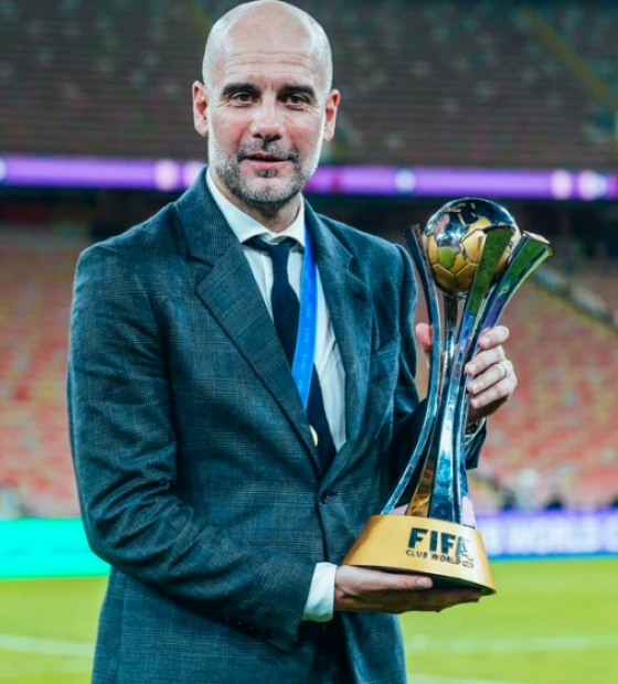 Pep Guardiola renova contrato por mais 2 anos e segue técnico do Manchester City