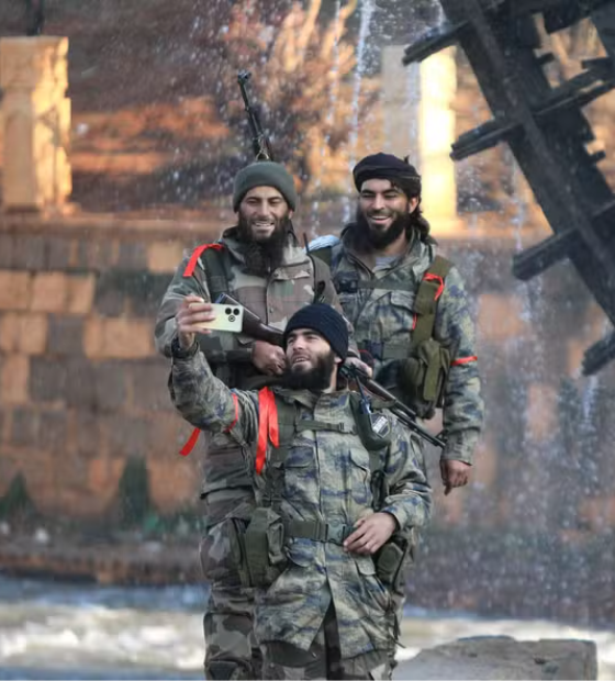 Ofensiva relâmpago de rebeldes islamistas toma Damasco, derruba Assad e ditador foge da Síria