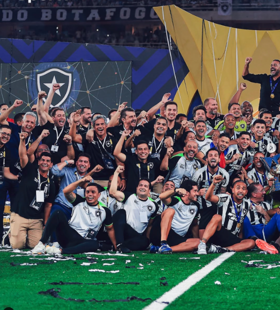 Botafogo é campeão do Brasileirão ao vencer o São Paulo e iguala o Flamengo de Jorge Jesus