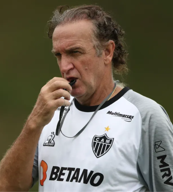 Atlético-MG anuncia retorno de Cuca após dois anos e enfrenta críticas de parte da torcida