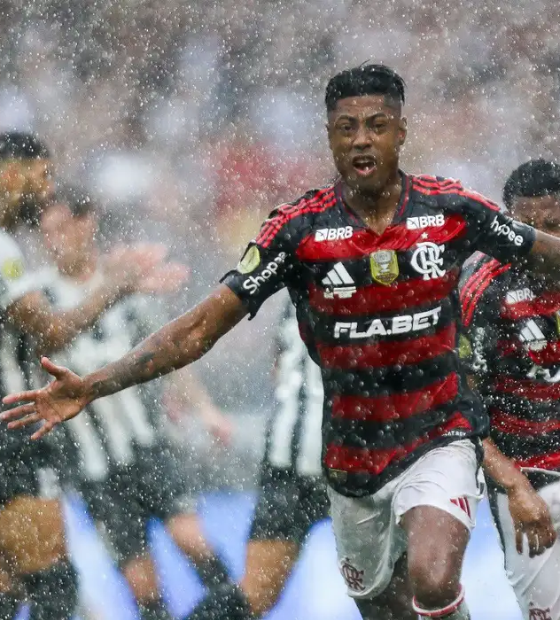 Flamengo 'sobra' no físico e tático, derrota o Botafogo e conquista a Supercopa Rei
