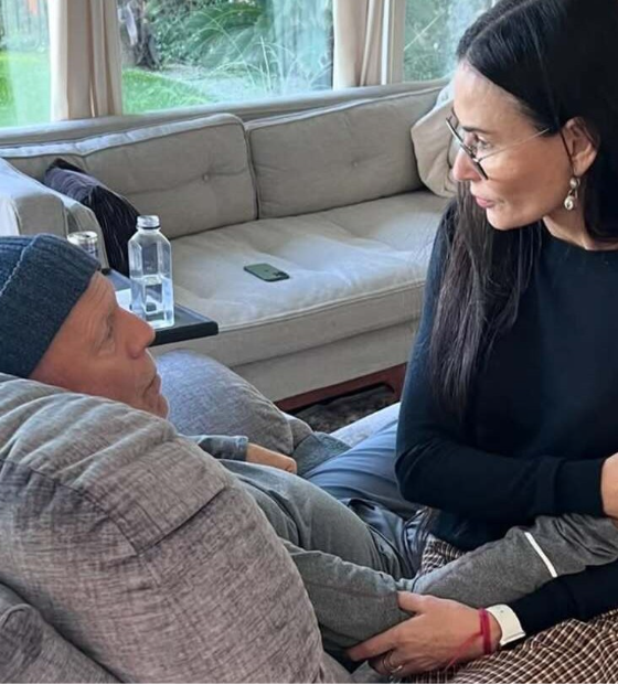 Demi Moore diz que visita o ex, Bruce Willis, toda semana: ‘Ainda somos família’