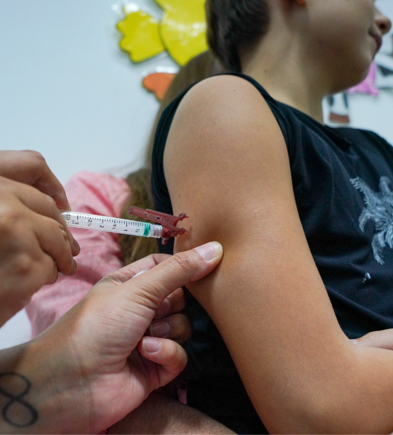 Ministério da Saúde quer ampliar público-alvo da vacinação contra dengue no país