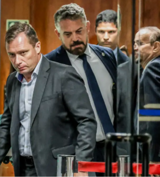 Cid confirma que Bolsonaro recebeu US$ 86 mil por venda de joias