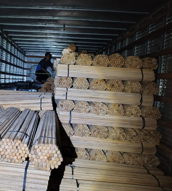 Sefa apreende 43 toneladas de sucata de ferro, equipamentos eletrônicos e 10.000 cabos de vassoura