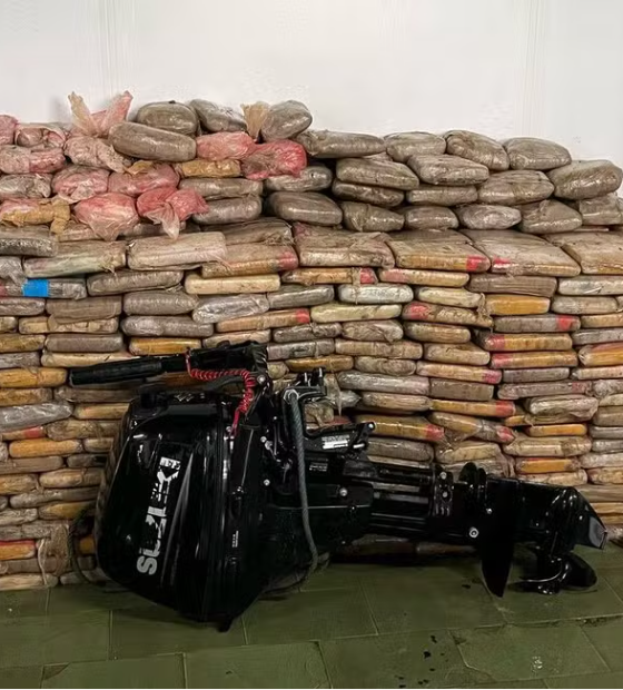 Exército apreende uma tonelada de maconha skunk no casco de barco na selva amazônica