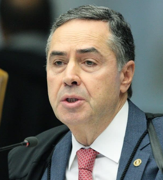 Barroso nega pedido de Bolsonaro para barrar Dino e Zanin de julgamento da denúncia do golpe