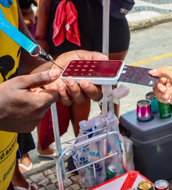 Vai cair na folia? Veja sete dicas para se proteger de golpes e fraudes neste Carnaval
