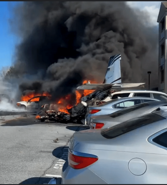  Avião com 5 pessoas a bordo cai em estacionamento de lar para idosos na Pensilvânia