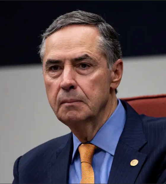  Barroso frustra Bolsonaro e vota por Moraes, Zanin e Dino no julgamento da denúncia do golpe