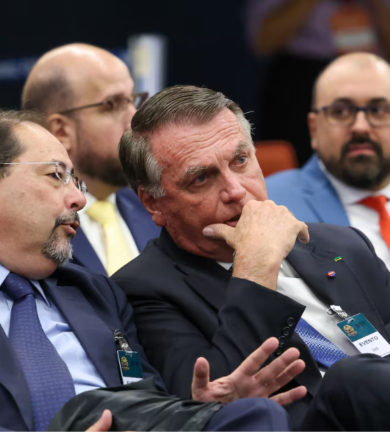 Julgamento de Bolsonaro por tentativa de golpe é suspenso e será retomado nesta quarta