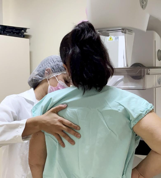 Mulheres a partir dos 40 terão que ser convocadas por planos para realizar mamografia