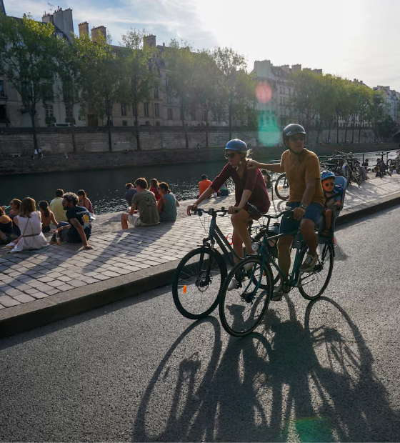 Paris aprova transformar 500 ruas em zonas sem carros e com árvores plantadas