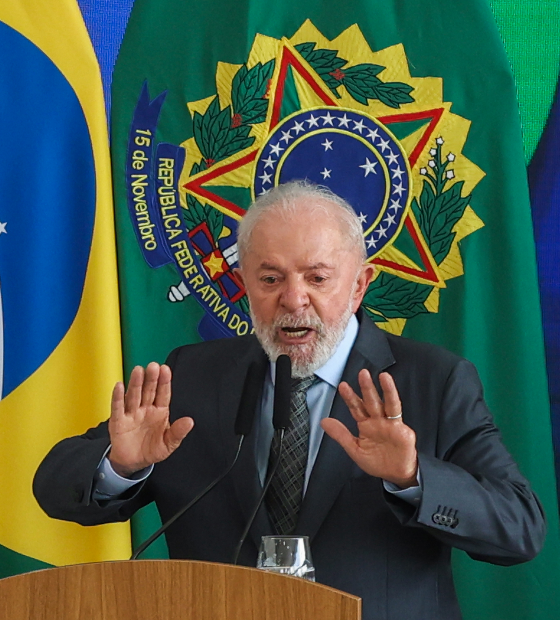 Desaprovação do governo Lula sobe sete pontos e chega a 56% 