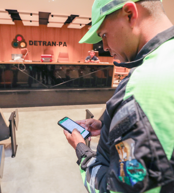 Talonário usado na aplicação de multas de trânsito passará a ser digital