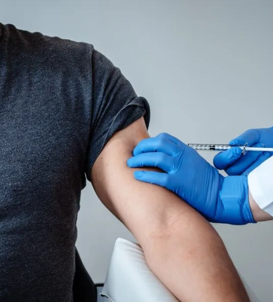 Vacina contra herpes-zóster pode reduzir risco de Alzheimer, apontam estudos