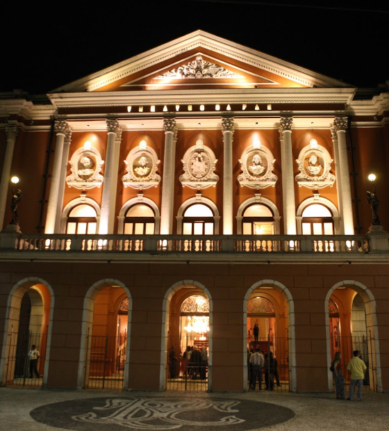 Campanha luta por reconhecimento dos teatros da Paz e Amazonas como patrimônio da humanidade