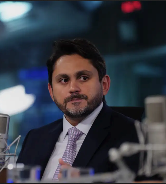 Juscelino Filho oficializa demissão do Ministério das Comunicações