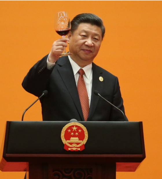 China reage e anuncia novas tarifas sobre produtos dos EUA de 125%