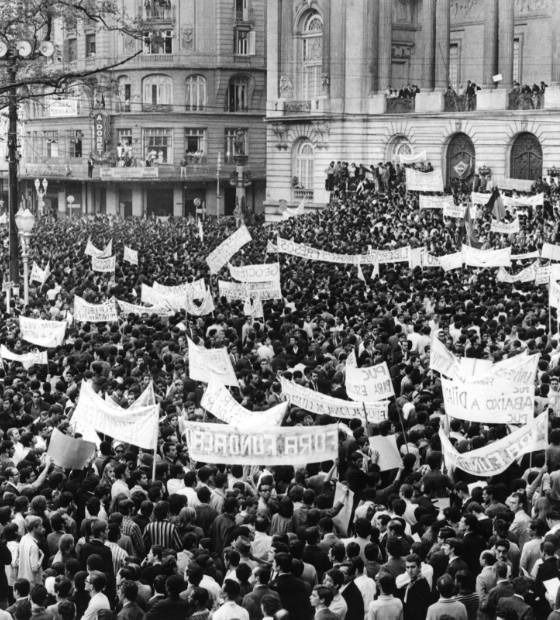 Liberdade restrita, democracia falha