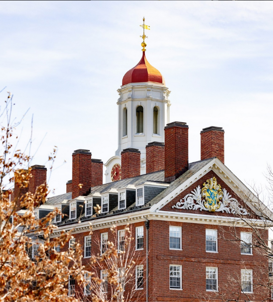 Governo Trump congela US$ 2,2 bi de Harvard após universidade rejeitar exigências