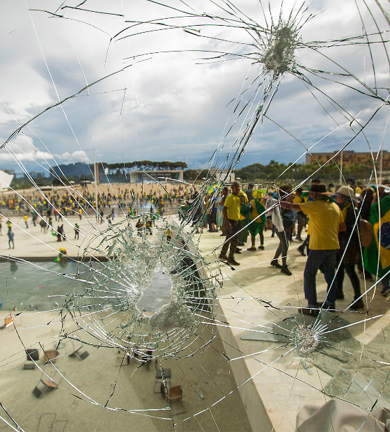 Gleisi diz que projeto da anistia não deve nem ir à discussão no Congresso