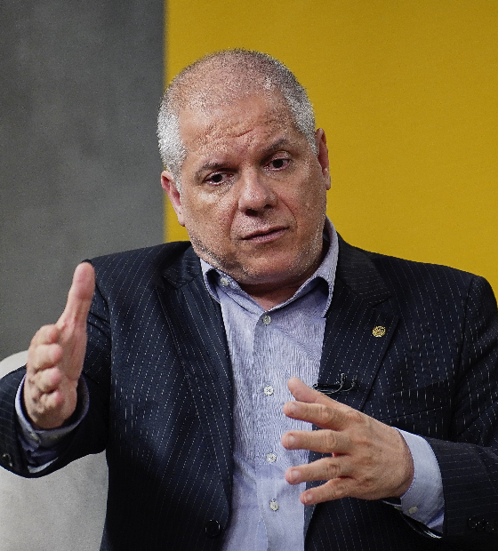 Presidente do INSS é afastado após operação da PF