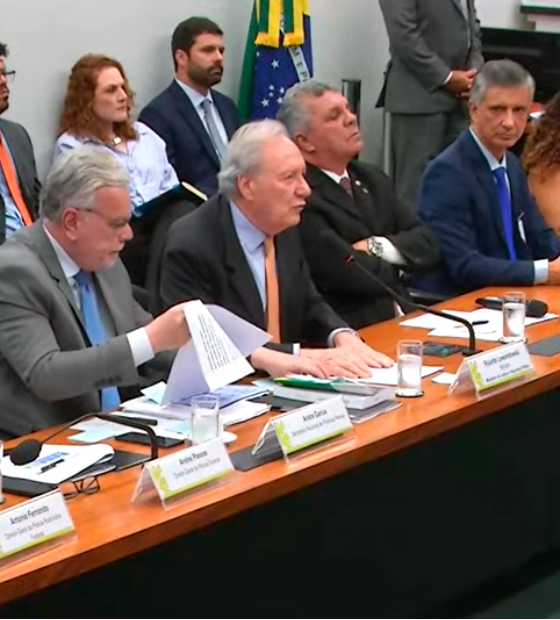 Deputados discutem e precisam ser contidos em audiência com Lewandowski