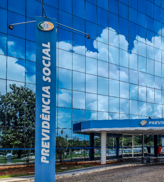 Senadores coletam assinaturas na Câmara para criar CPMI do INSS