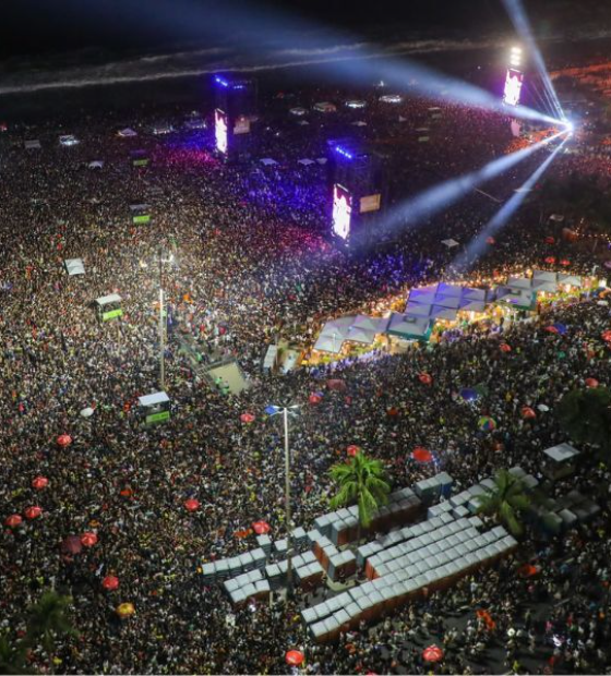 Fãs de Lady Gaga usam a criatividade para não perder nenhum detalhe do show