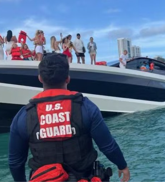 Autoridades resgatam 32 pessoas após naufrágio de iate em Miami