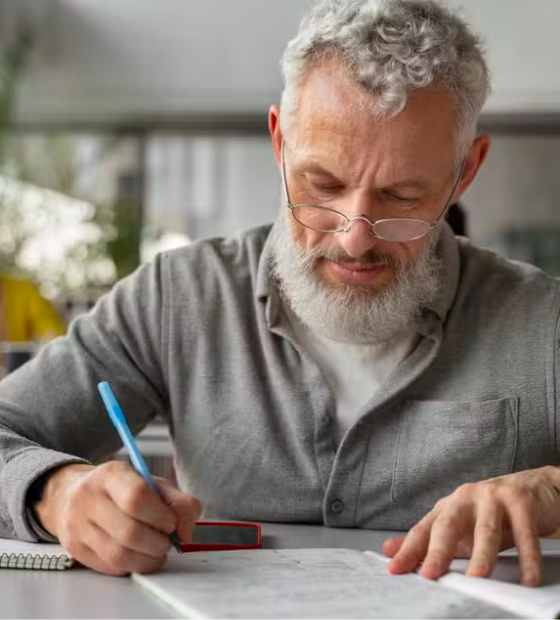 Um em cada oito brasileiros com ensino superior completo é analfabeto funcional, aponta pesquisa