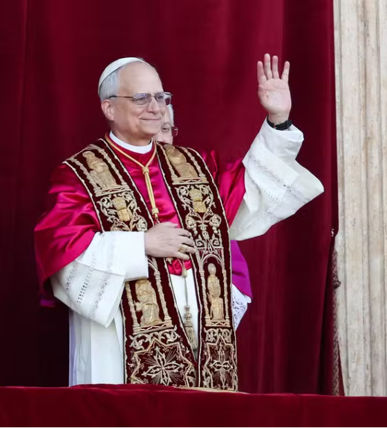 Robert Francis Prevost, dos EUA, é escolhido para liderar a Igreja Católica