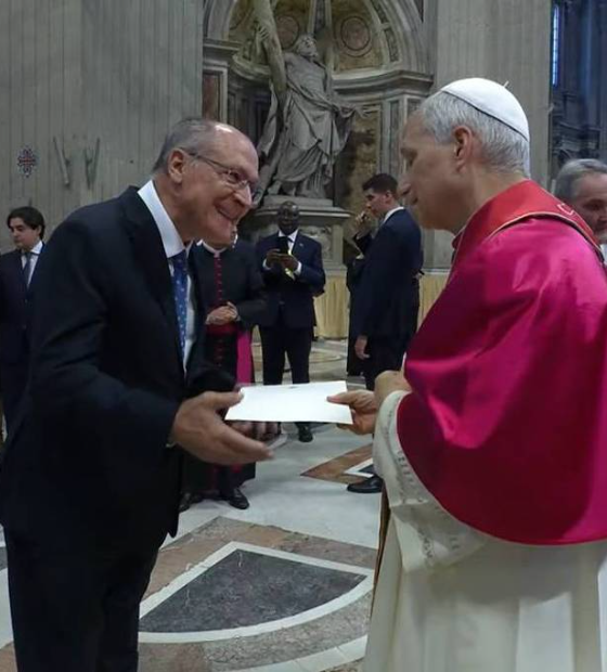 Alckmin se encontra com papa Leão XIV e entrega carta de Lula com convite para COP-30