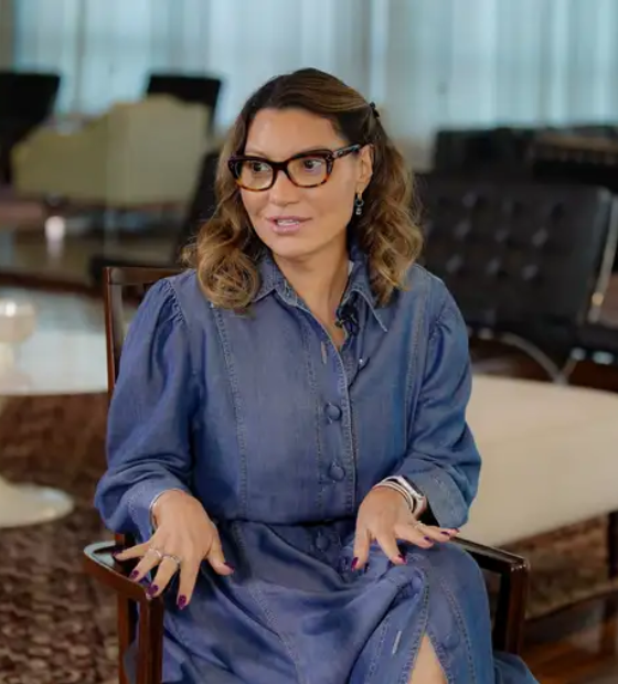 Justiça dá 20 dias para governo explicar gastos com viagens de Janja