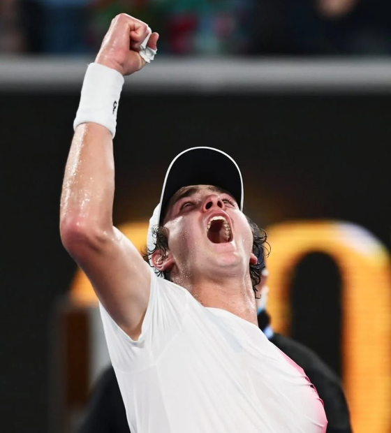 João Fonseca massacra Hurkacz na estreia de Roland Garros e interrompe má fase