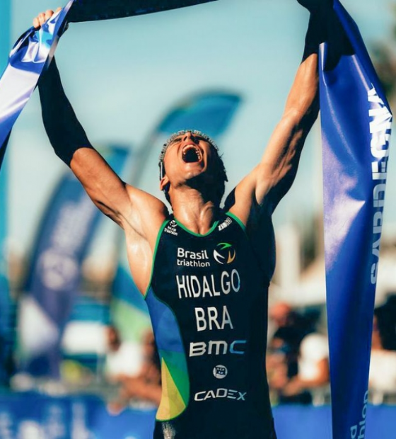 Miguel Hidalgo brilha na Itália e conquista primeiro ouro do Brasil na Série Mundial de Triatlo