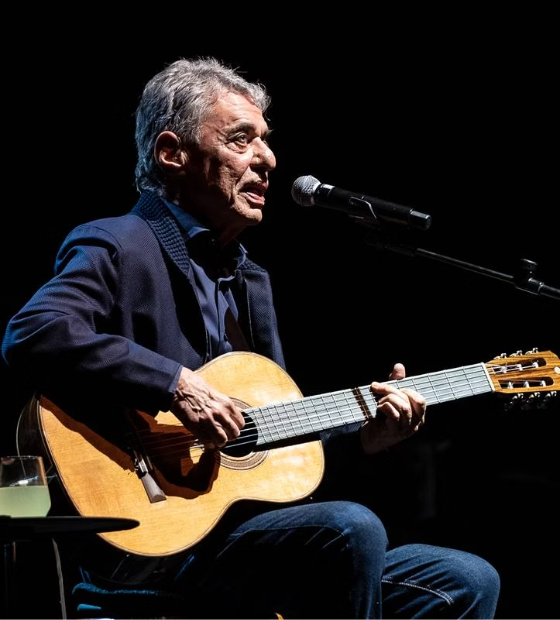 Cantor e compositor Chico Buarque passa por cirurgia no crânio, aos 80 anos