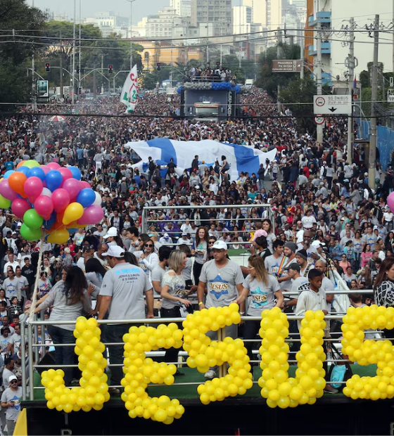 Mapa da fé: católicos diminuem, evangélicos e umbandistas crescem, segundo IBGE