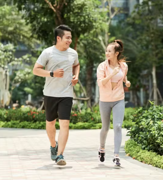 Caminhada japonesa: o exercício que virou tendência por melhorar a força e o equilíbrio