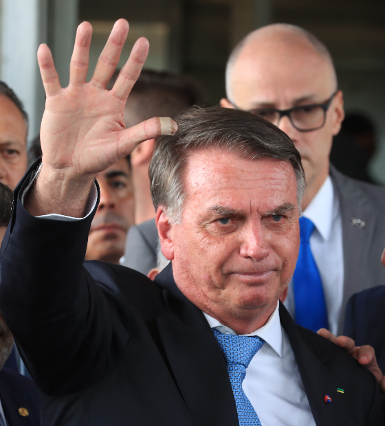 Bolsonaro e mais sete sentam hoje no banco de réus do plano de golpe