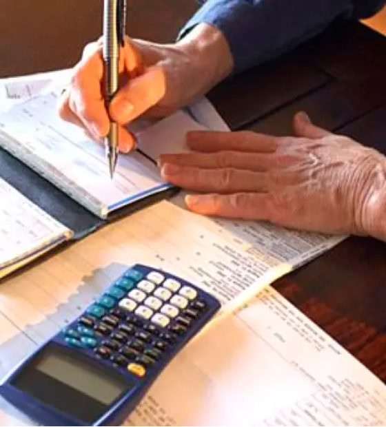 Endividamento sobe a 78,2% das famílias em maio, diz CNC; inadimplência avança a 29,5%