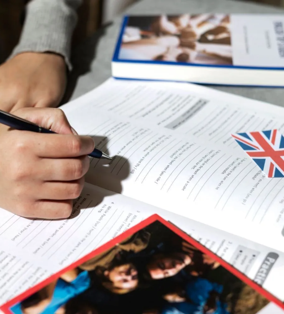 Após alta procura, curso de inglês gratuito para a COP30 abre inscrições para novas turmas