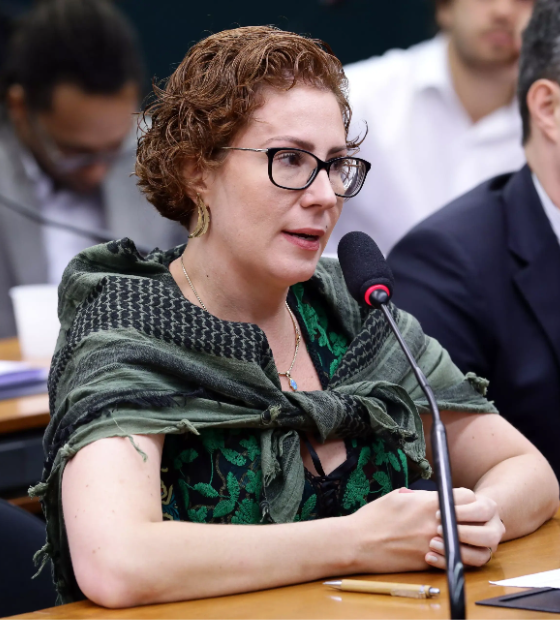 Hugo Motta encaminha ordem de perda de mandato de Carla Zambelli à CCJ da Câmara